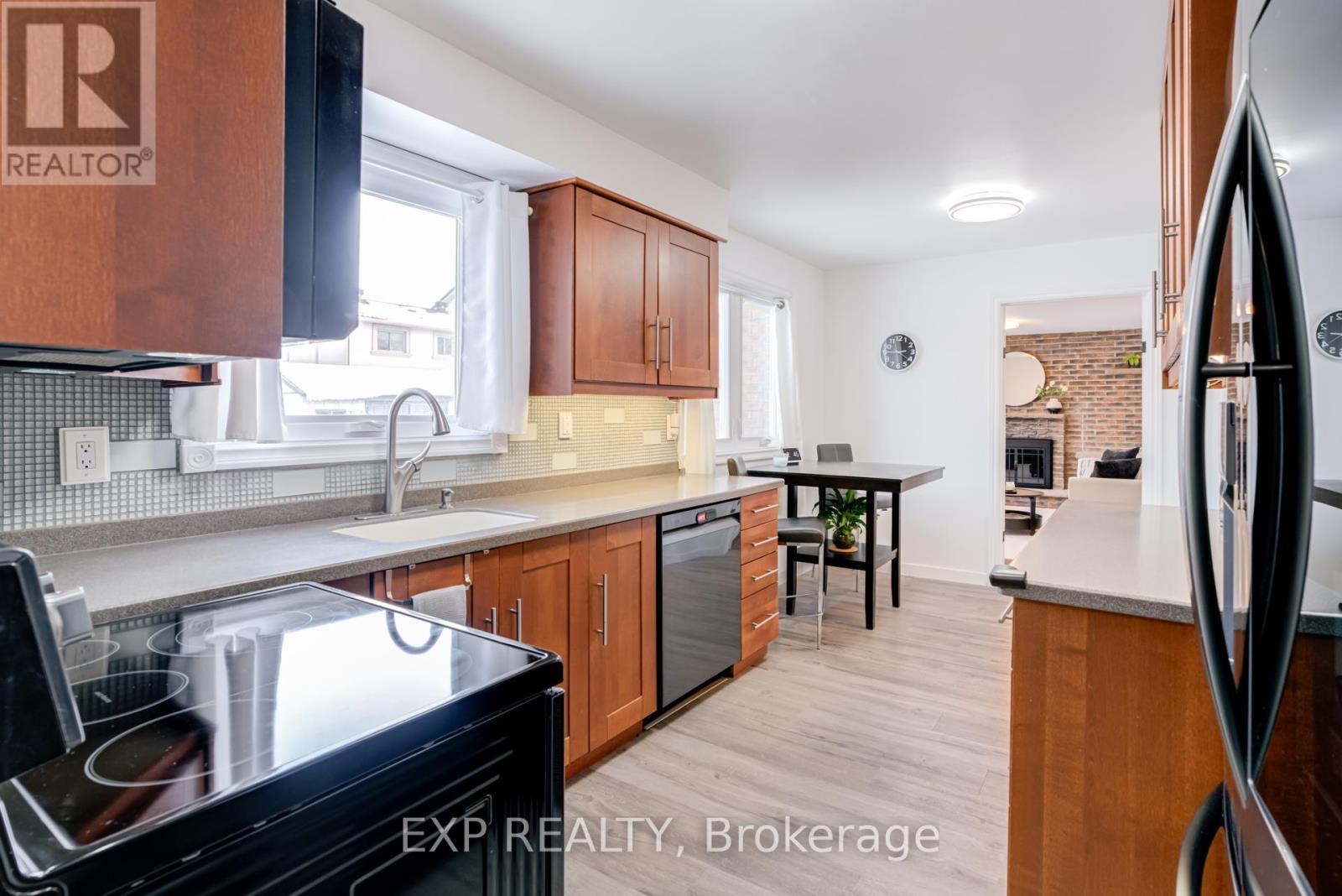 104 Stuart Street, Whitchurch-Stouffville, ON - Indoor Photo Showing Kitchen