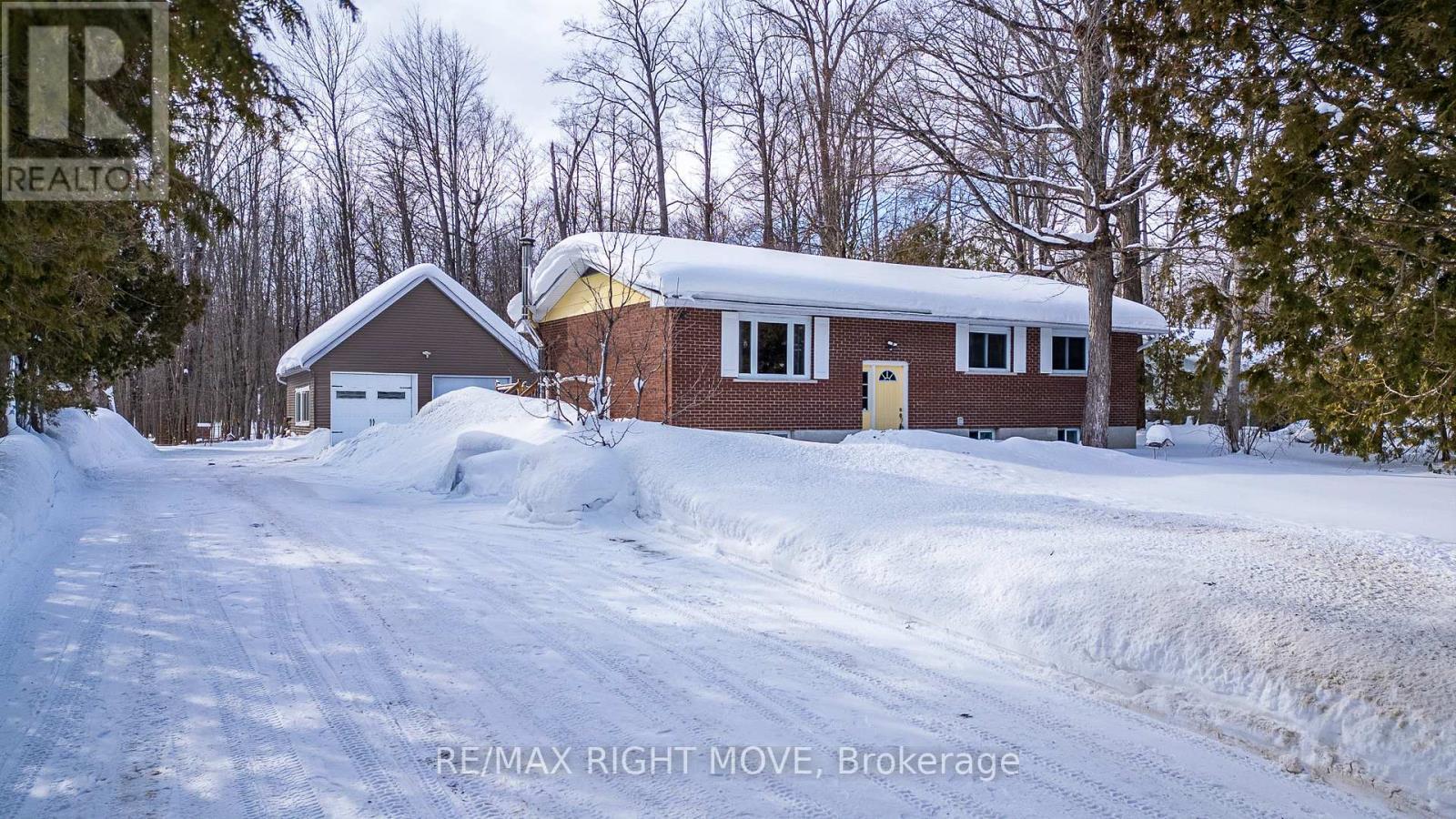 Welcome to 3304 Goldstein road in Washago, Ontario - 3304 Goldstein Road, Severn, ON - Outdoor