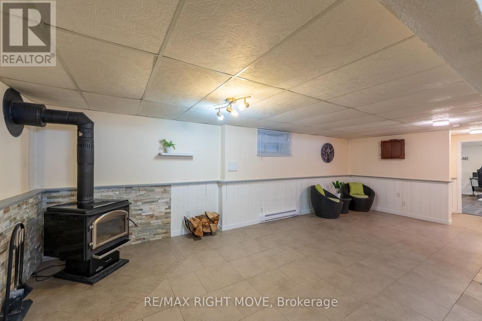 Large rec room for relaxation! - 3304 Goldstein Road, Severn, ON - Indoor Photo Showing Other Room