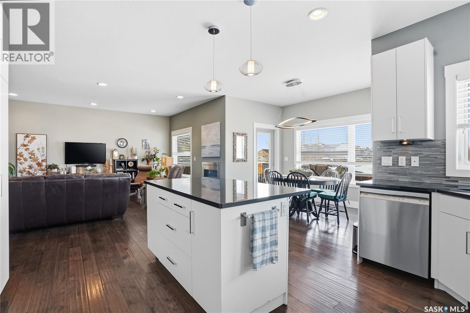 311 Mahabir Court, Saskatoon, SK - Indoor Photo Showing Kitchen With Upgraded Kitchen