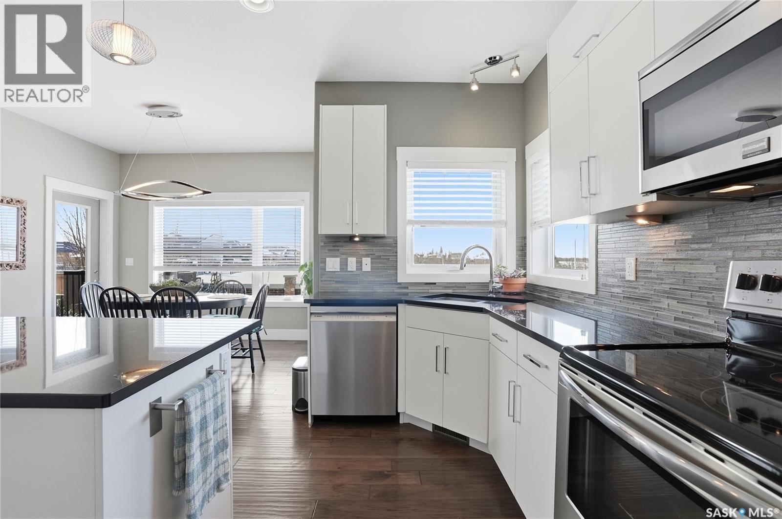 311 Mahabir Court, Saskatoon, SK - Indoor Photo Showing Kitchen With Upgraded Kitchen