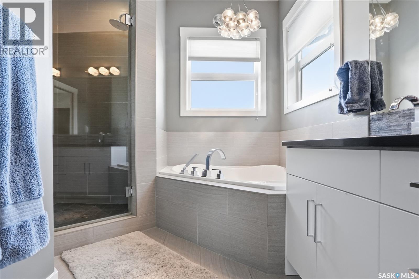 311 Mahabir Court, Saskatoon, SK - Indoor Photo Showing Bathroom