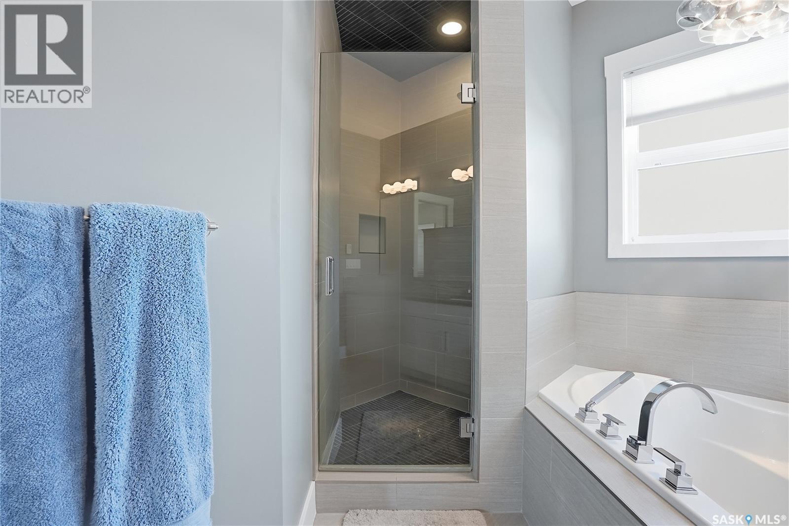 311 Mahabir Court, Saskatoon, SK - Indoor Photo Showing Bathroom