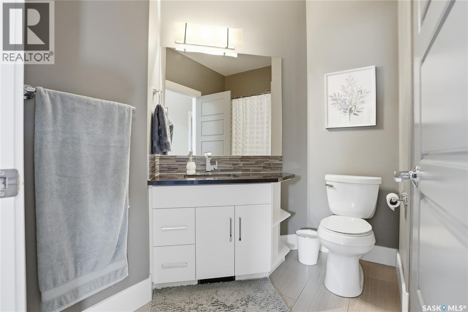 311 Mahabir Court, Saskatoon, SK - Indoor Photo Showing Bathroom