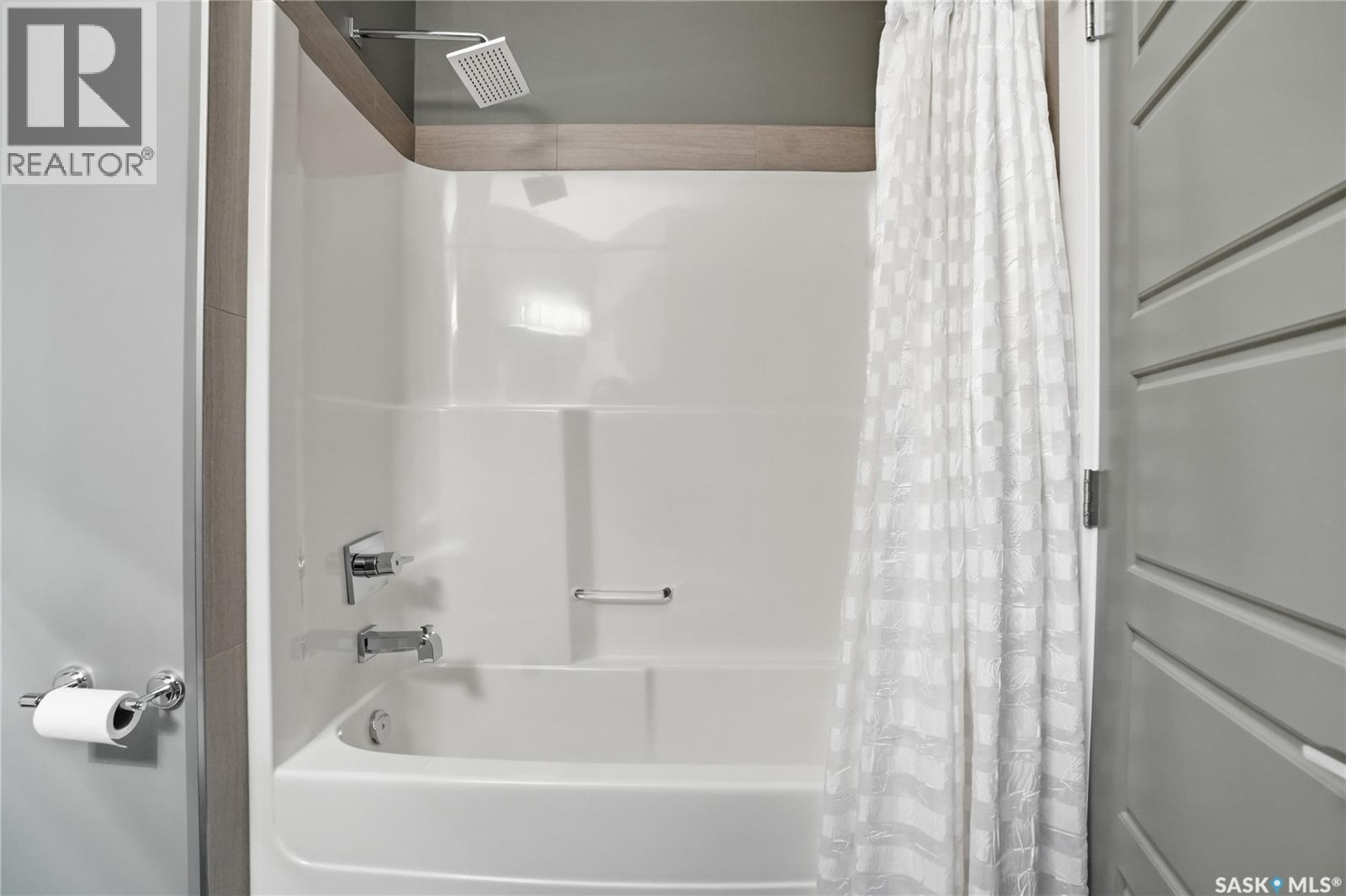 311 Mahabir Court, Saskatoon, SK - Indoor Photo Showing Bathroom