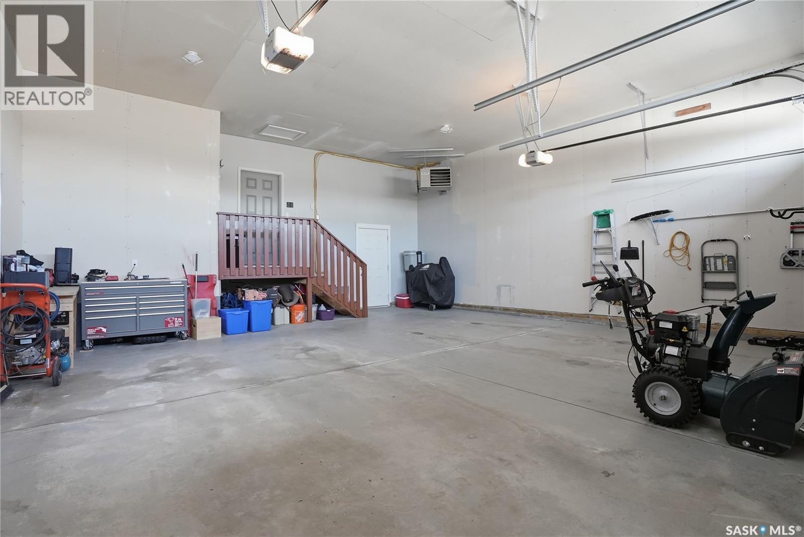311 Mahabir Court, Saskatoon, SK - Indoor Photo Showing Garage