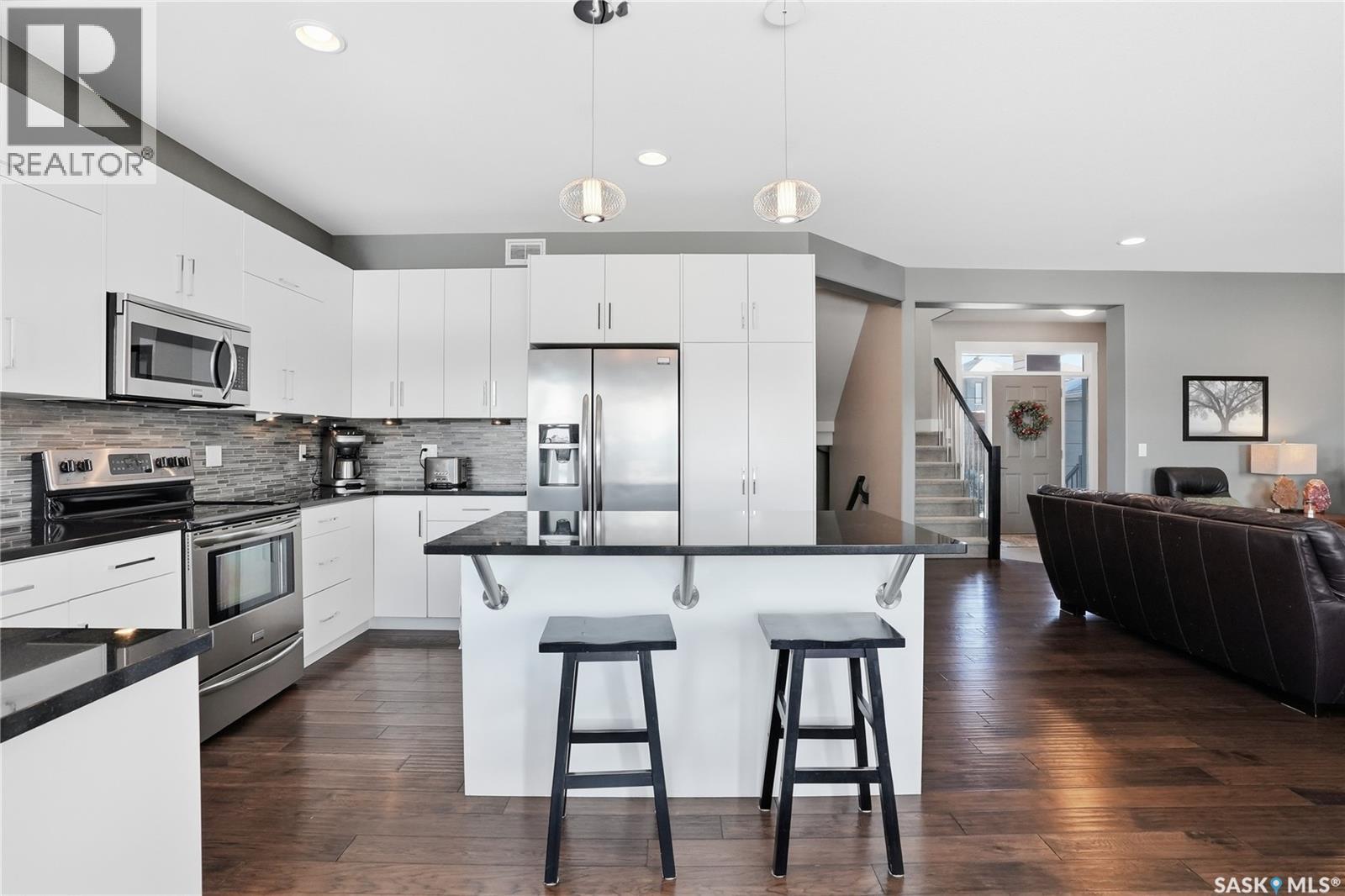 311 Mahabir Court, Saskatoon, SK - Indoor Photo Showing Kitchen With Upgraded Kitchen