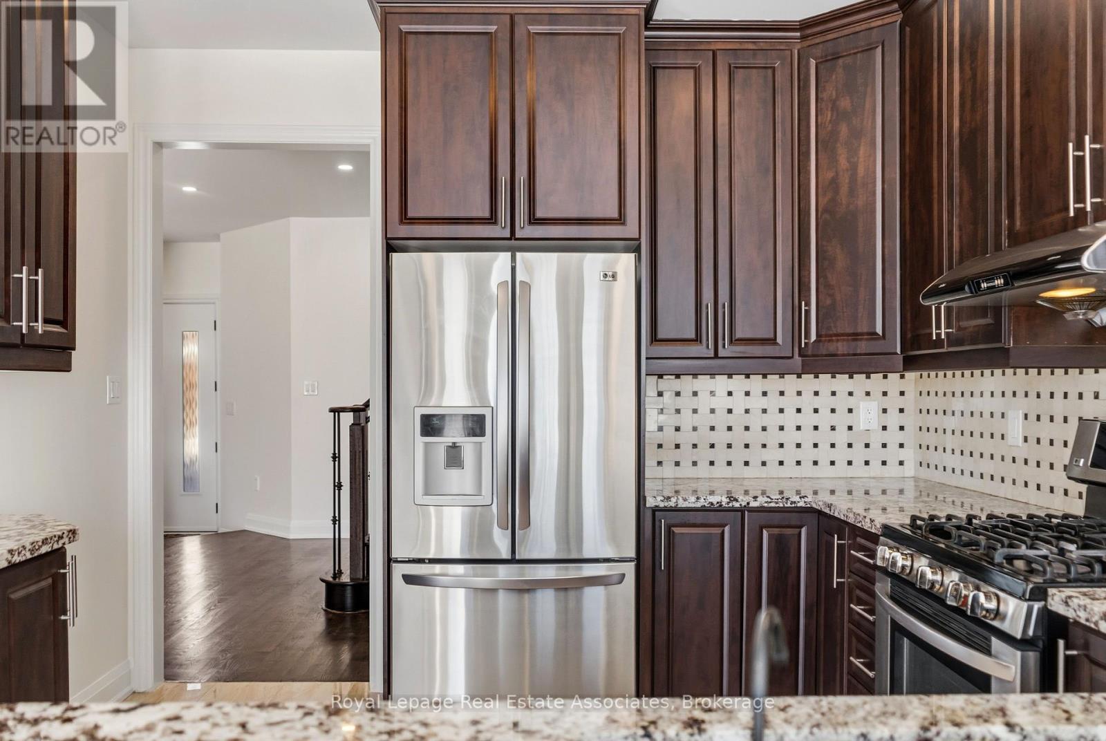 5836 Terrapark Trail, Mississauga, ON - Indoor Photo Showing Kitchen With Stainless Steel Kitchen With Upgraded Kitchen