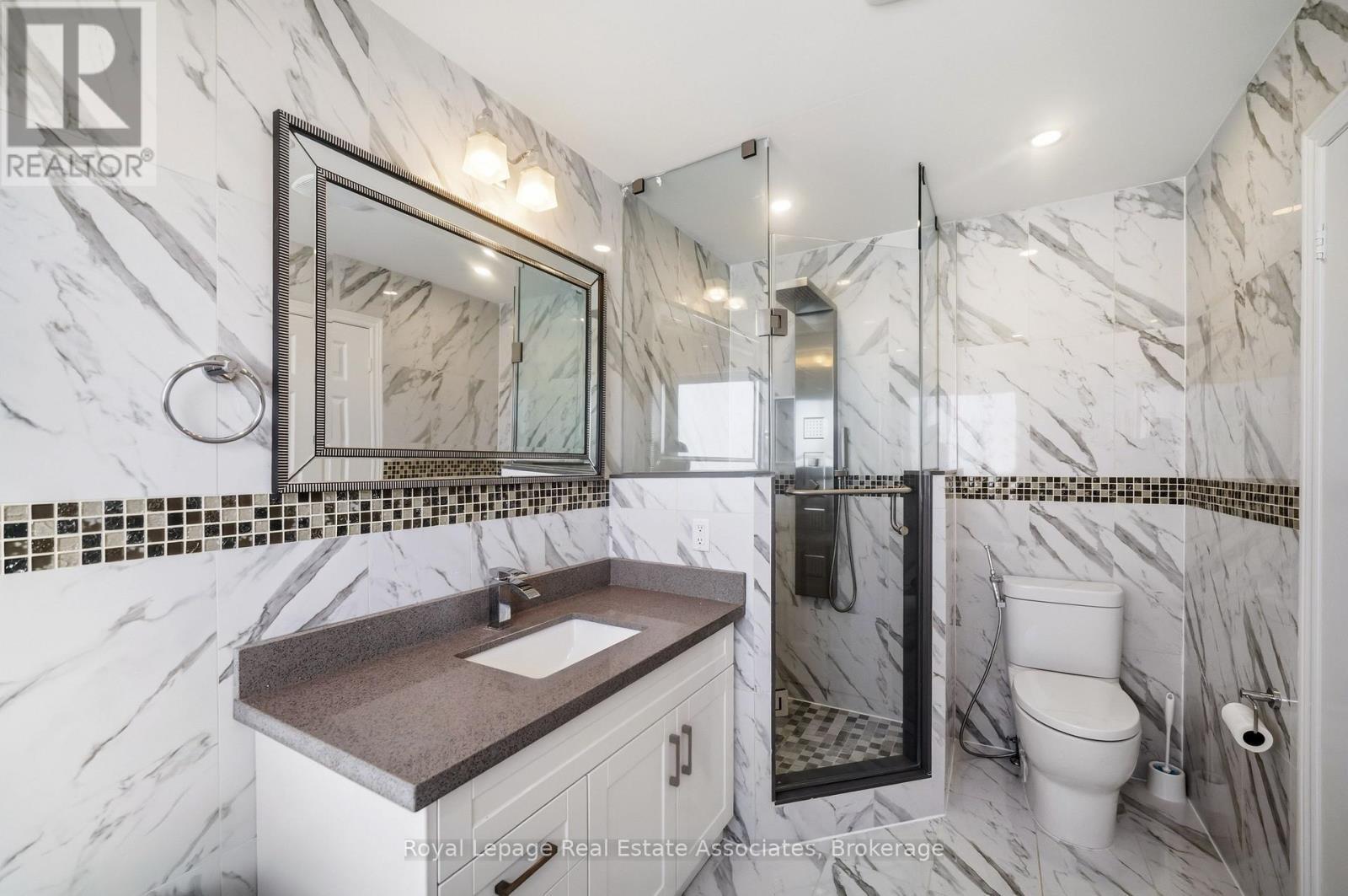 5836 Terrapark Trail, Mississauga, ON - Indoor Photo Showing Bathroom