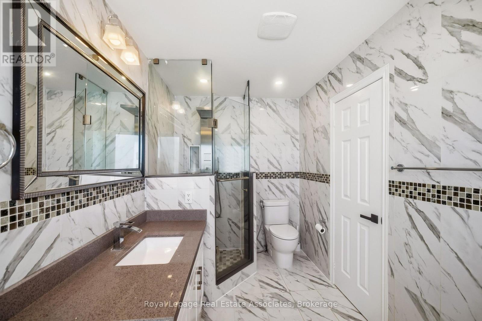 5836 Terrapark Trail, Mississauga, ON - Indoor Photo Showing Bathroom
