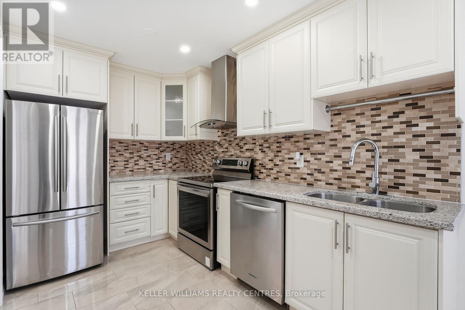 16 Stalbridge Avenue, Brampton, ON - Indoor Photo Showing Kitchen With Double Sink With Upgraded Kitchen