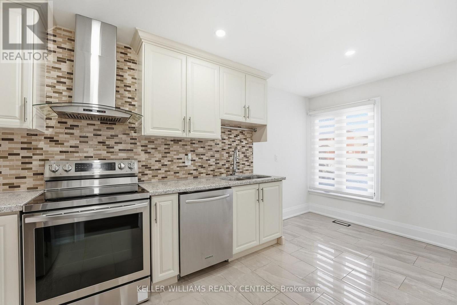16 Stalbridge Avenue, Brampton, ON - Indoor Photo Showing Kitchen With Upgraded Kitchen