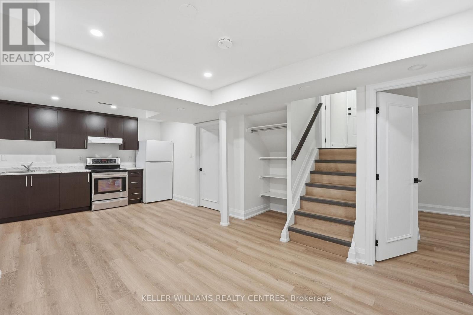16 Stalbridge Avenue, Brampton, ON - Indoor Photo Showing Kitchen