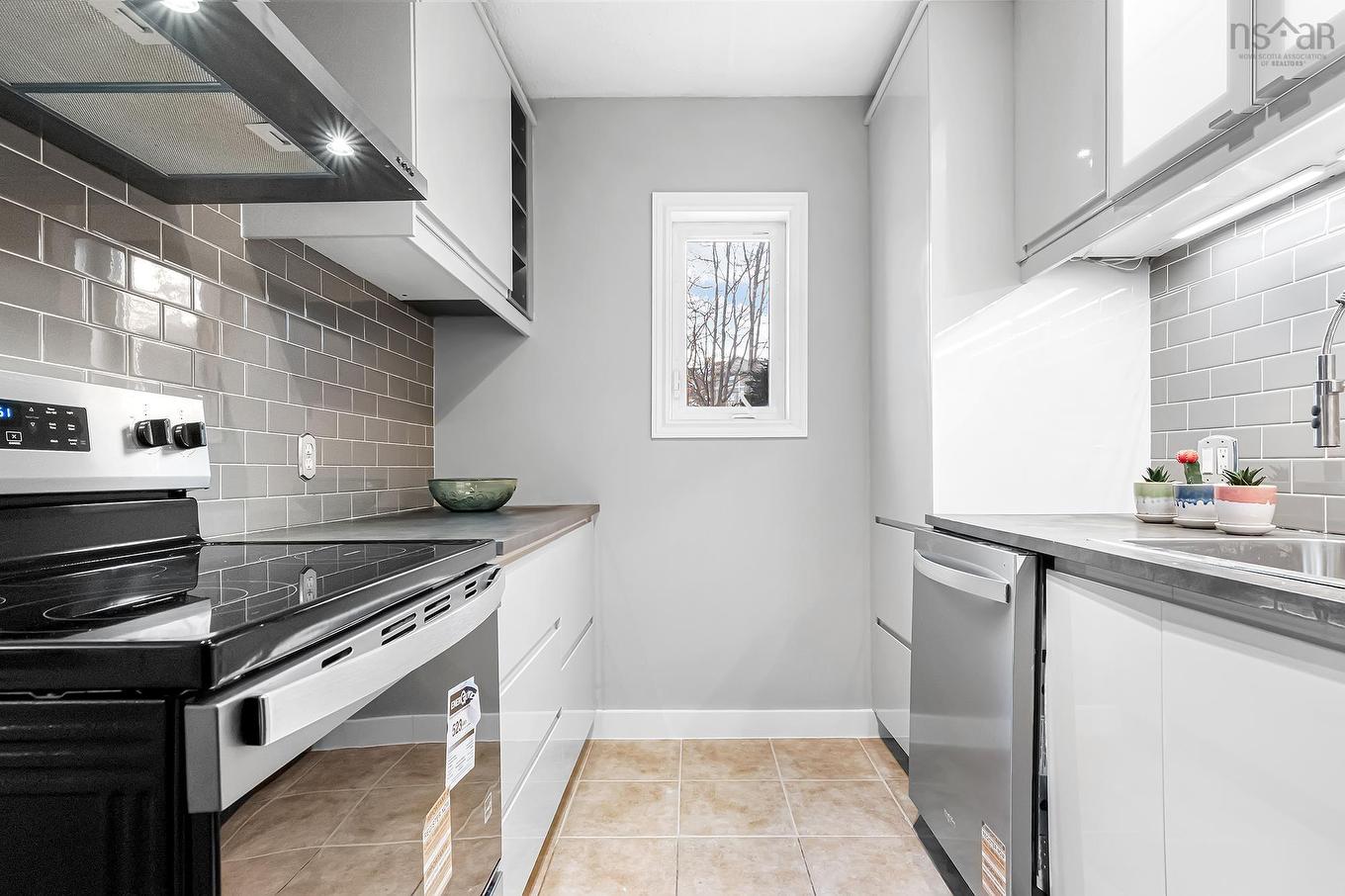 104 158 Farnham Gate Road, Halifax, NS