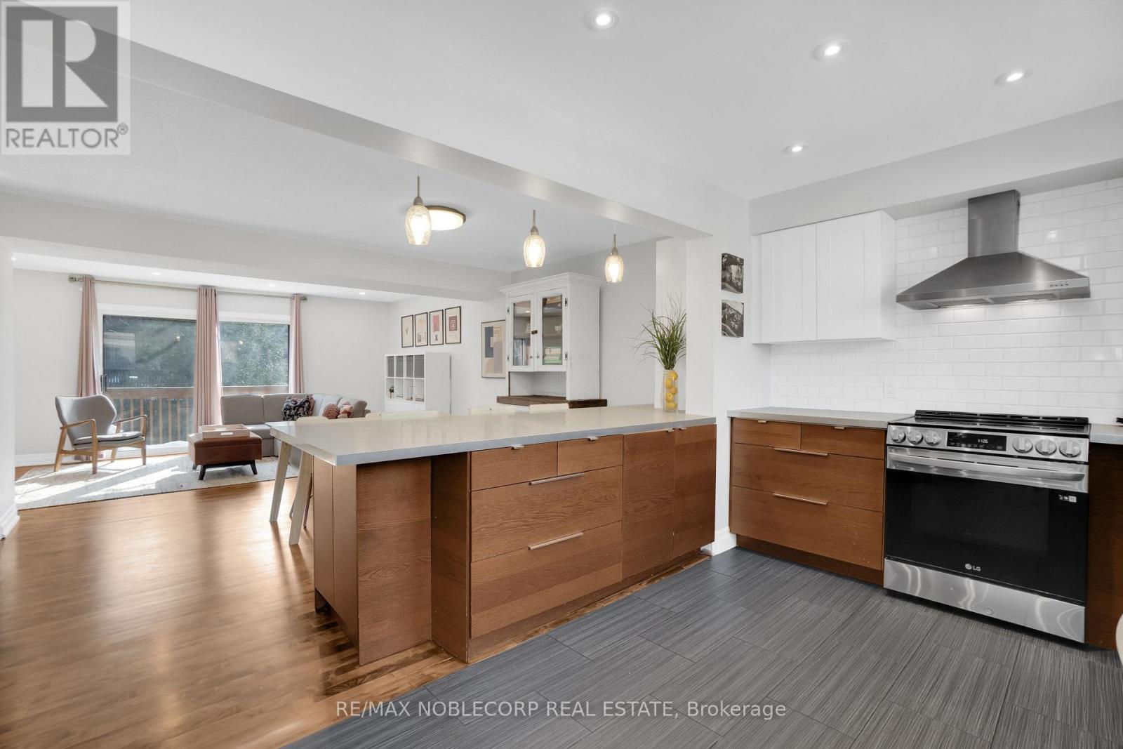 52 - 1080 Walden Circle, Mississauga, ON - Indoor Photo Showing Kitchen