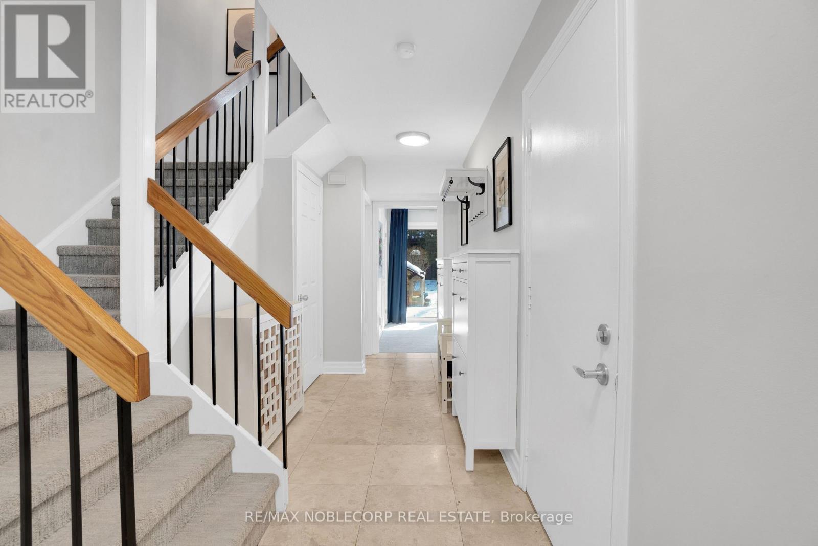 52 - 1080 Walden Circle, Mississauga, ON - Indoor Photo Showing Other Room