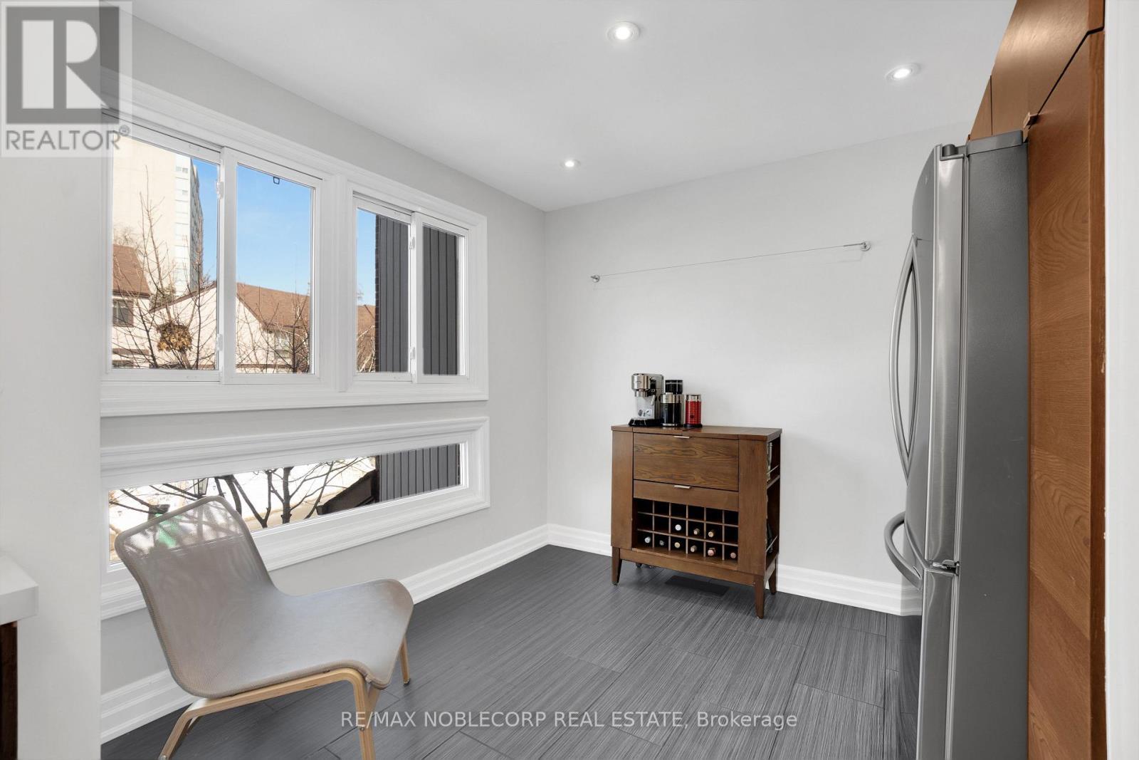 52 - 1080 Walden Circle, Mississauga, ON - Indoor Photo Showing Other Room