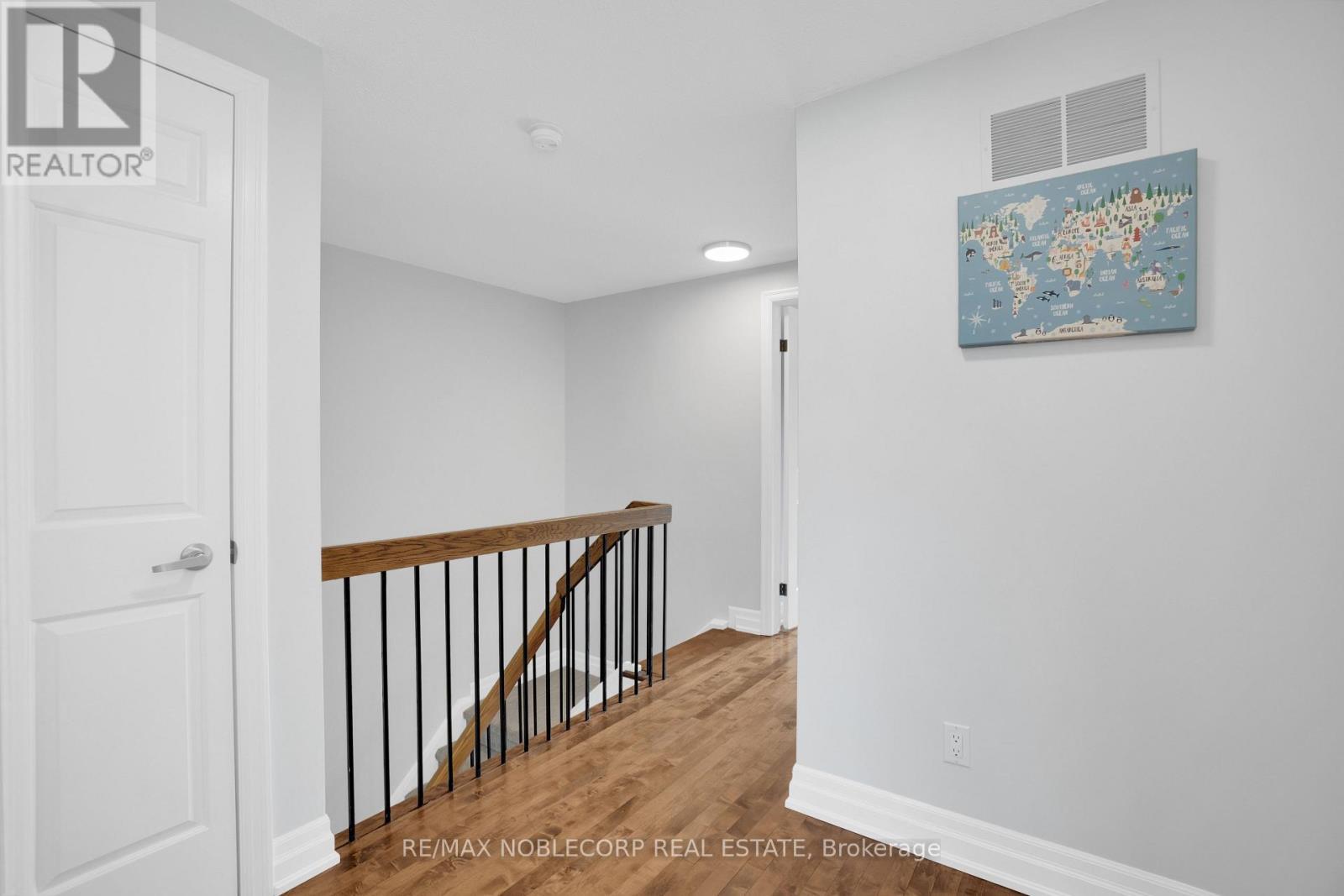 52 - 1080 Walden Circle, Mississauga, ON - Indoor Photo Showing Other Room