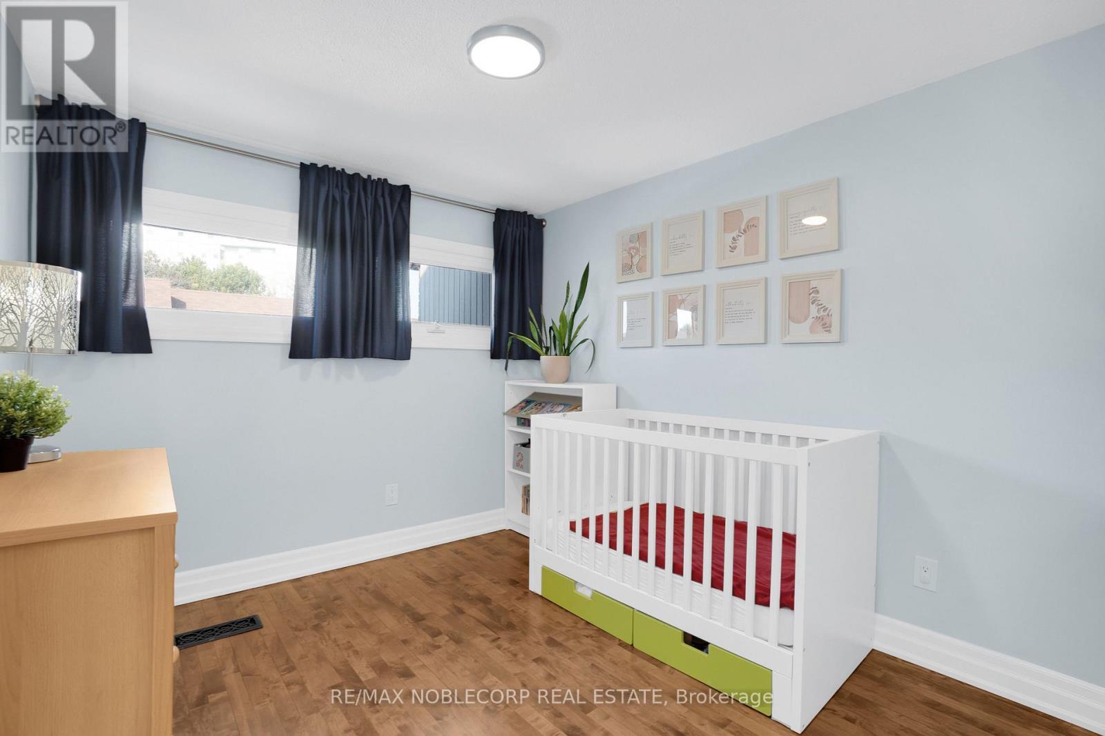 52 - 1080 Walden Circle, Mississauga, ON - Indoor Photo Showing Bedroom