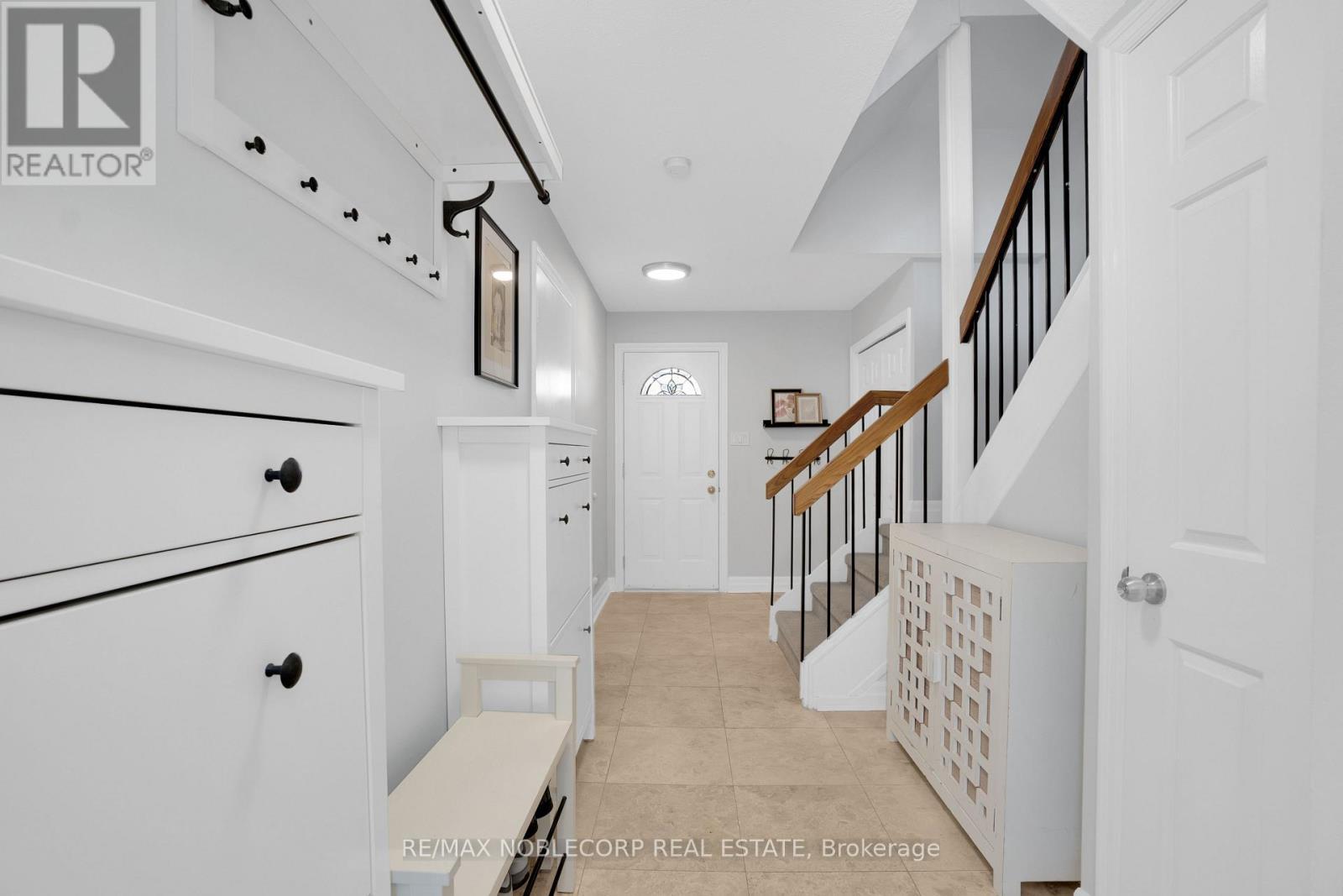 52 - 1080 Walden Circle, Mississauga, ON - Indoor Photo Showing Other Room