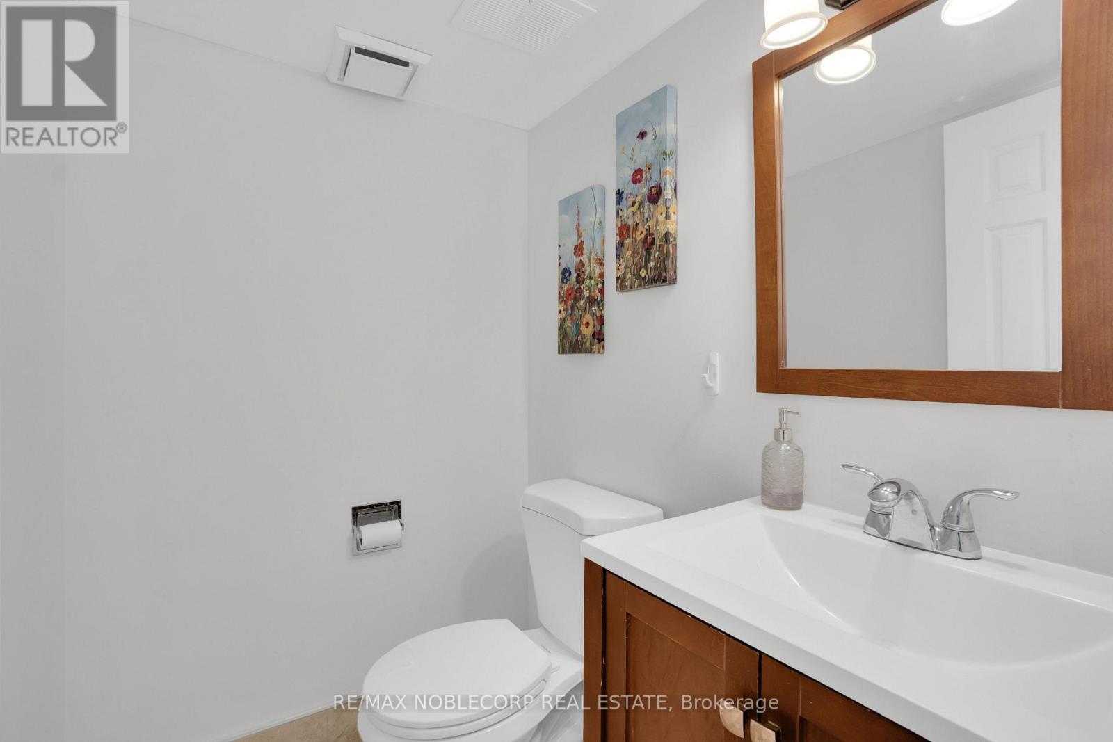 52 - 1080 Walden Circle, Mississauga, ON - Indoor Photo Showing Bathroom