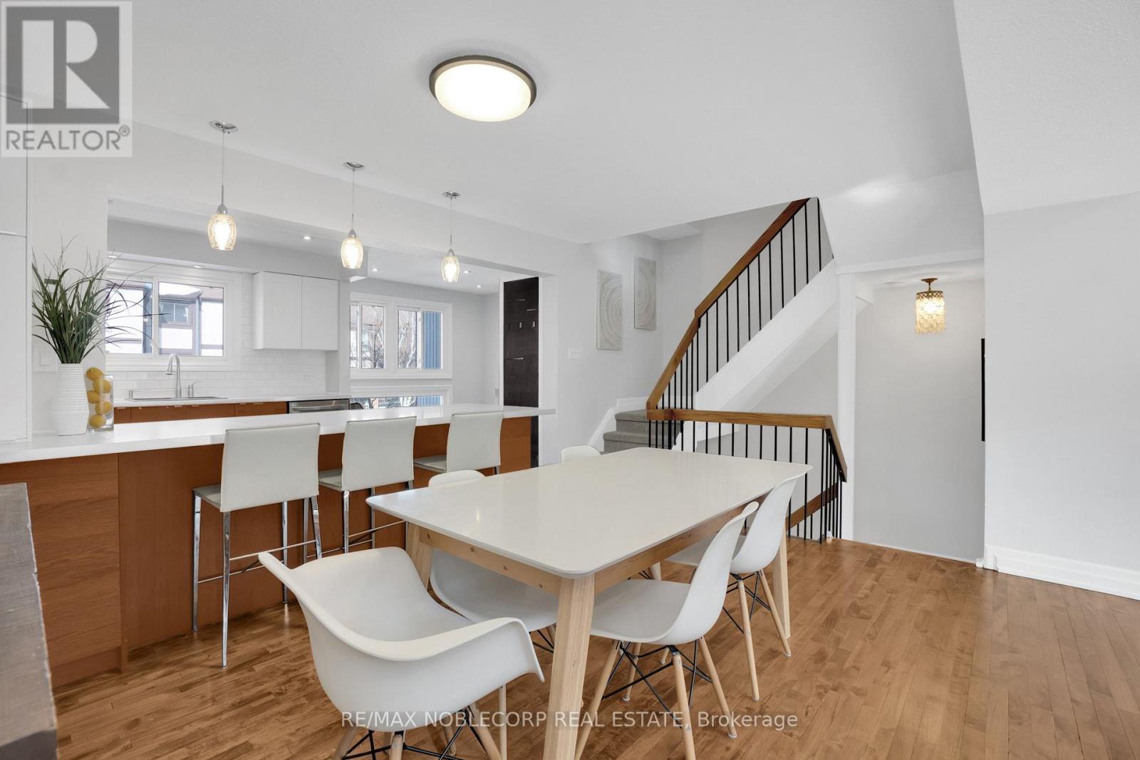 52 - 1080 Walden Circle, Mississauga, ON - Indoor Photo Showing Dining Room