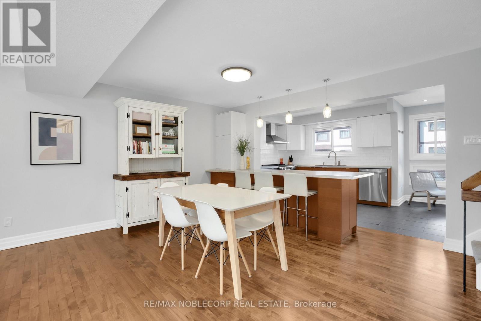 52 - 1080 Walden Circle, Mississauga, ON - Indoor Photo Showing Dining Room