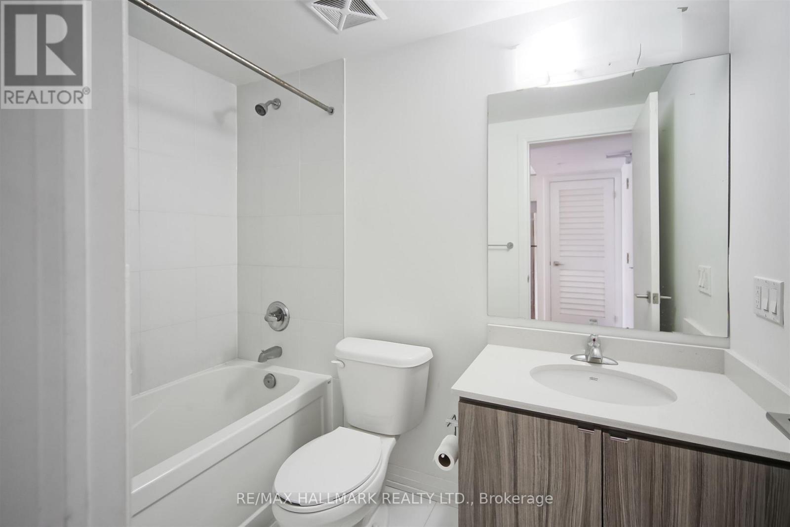 208 - 408 Browns Line, Toronto, ON - Indoor Photo Showing Bathroom