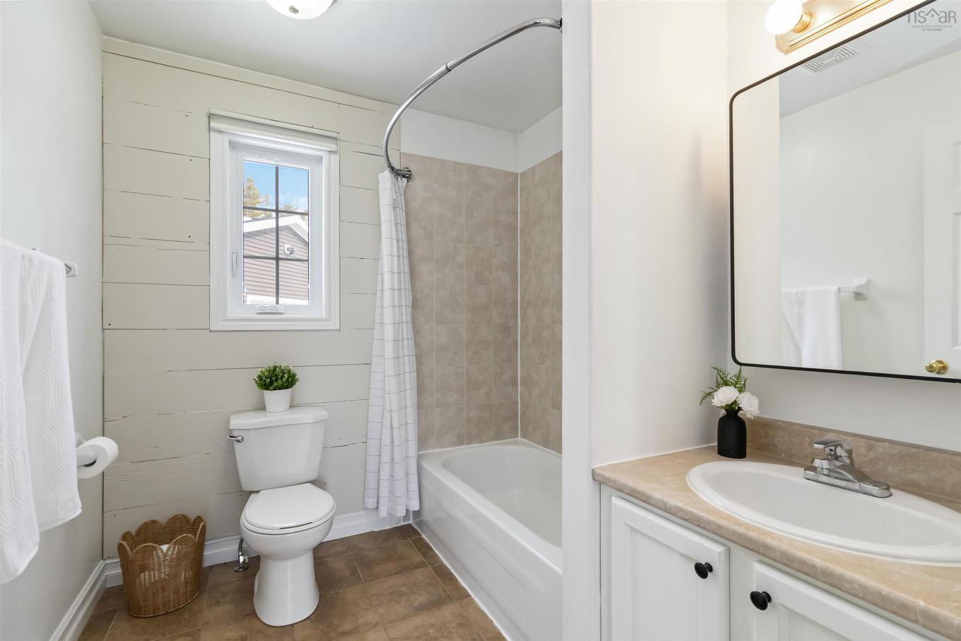 17 Harbourview Inn Loop, Salmon River Bridge, NS