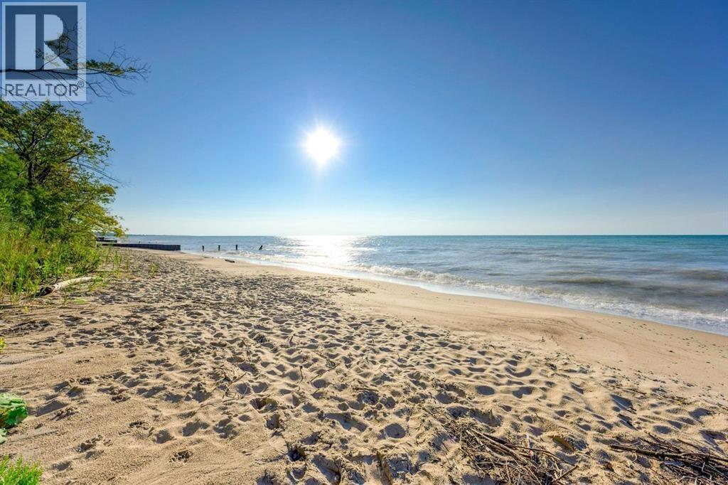 7031 Blue Coast Heights, Plympton-Wyoming, ON