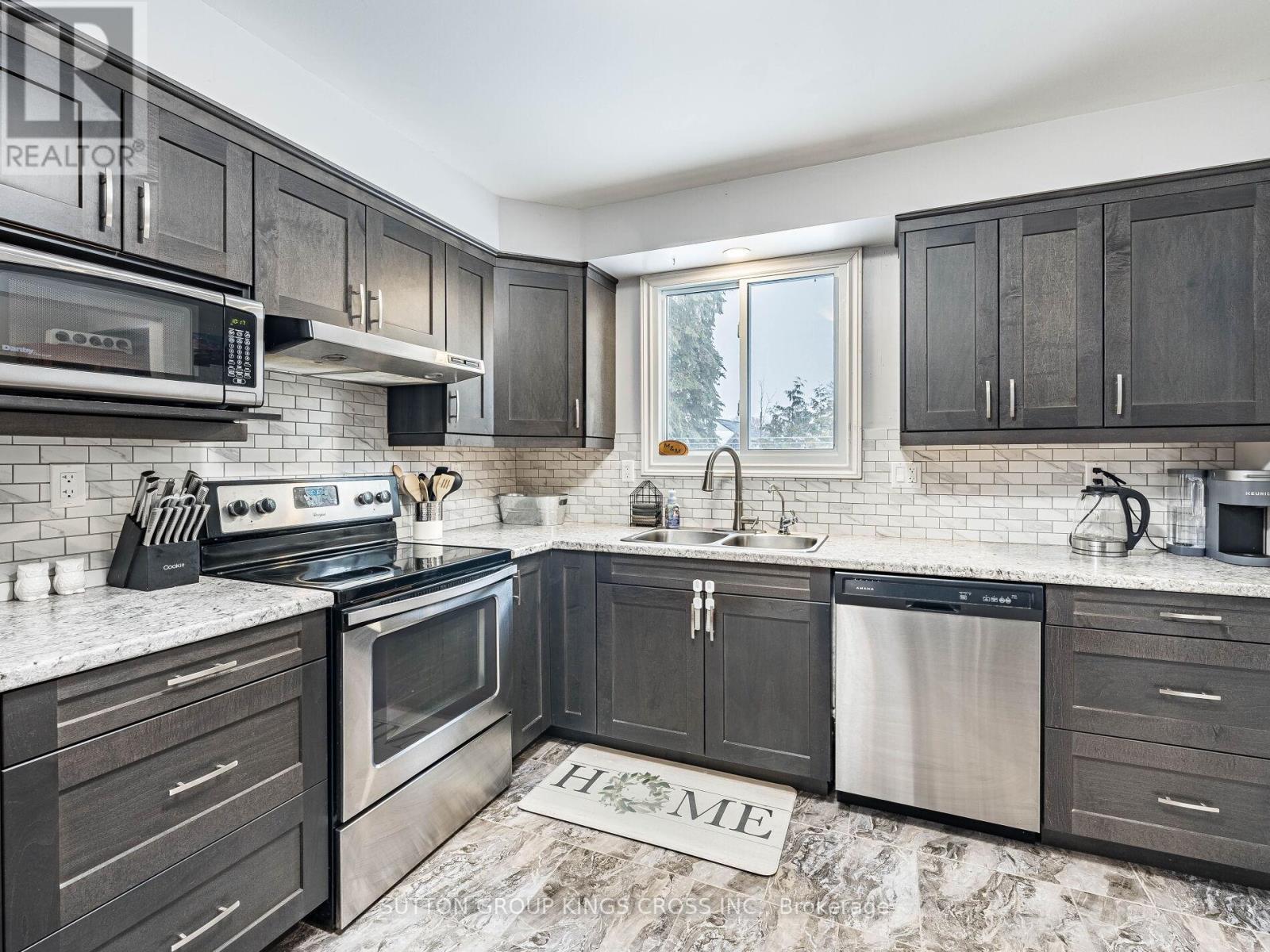11 Bellefield Crescent, Wellington North, ON - Indoor Photo Showing Kitchen With Double Sink With Upgraded Kitchen