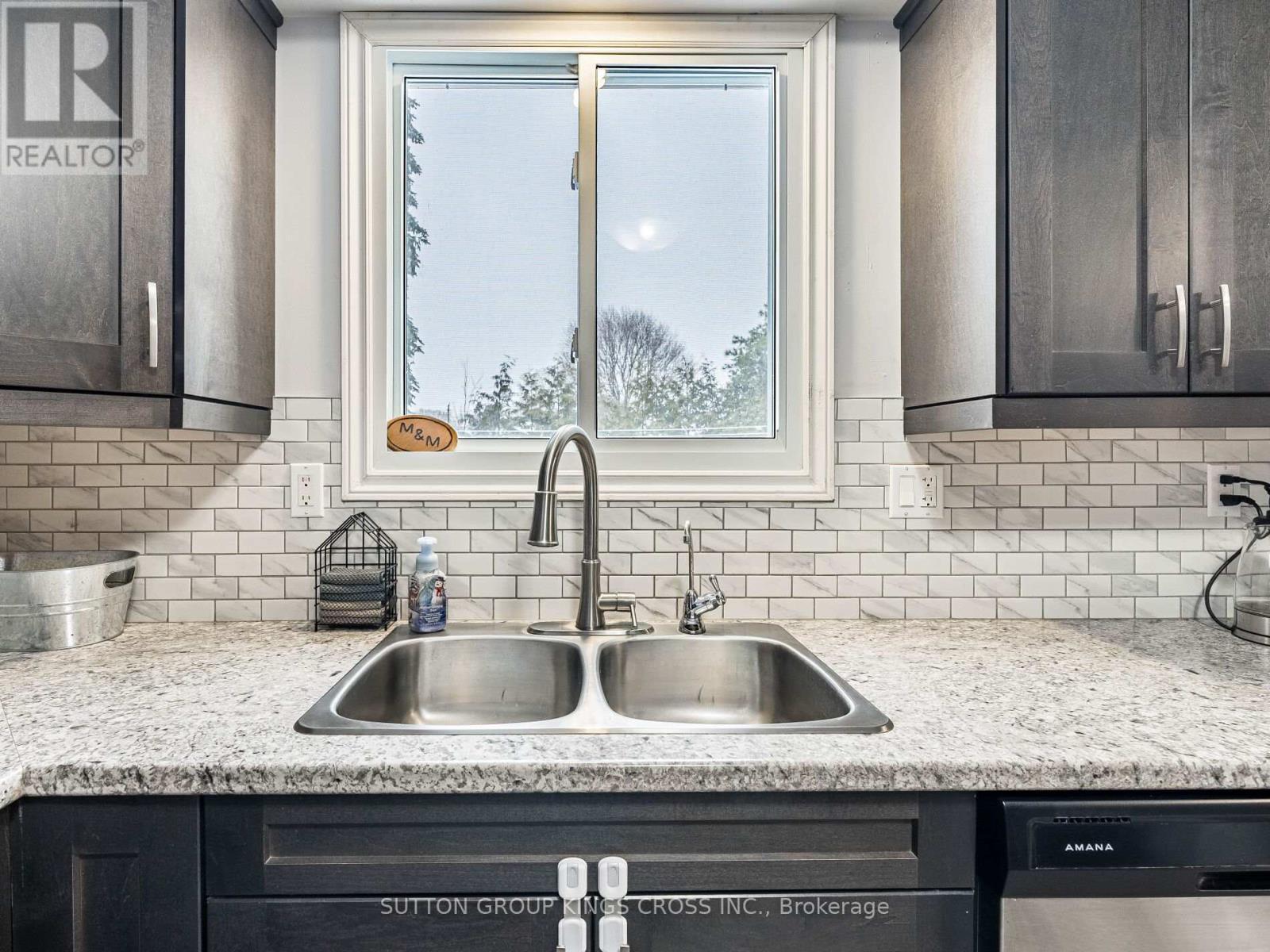 11 Bellefield Crescent, Wellington North, ON - Indoor Photo Showing Kitchen With Double Sink With Upgraded Kitchen