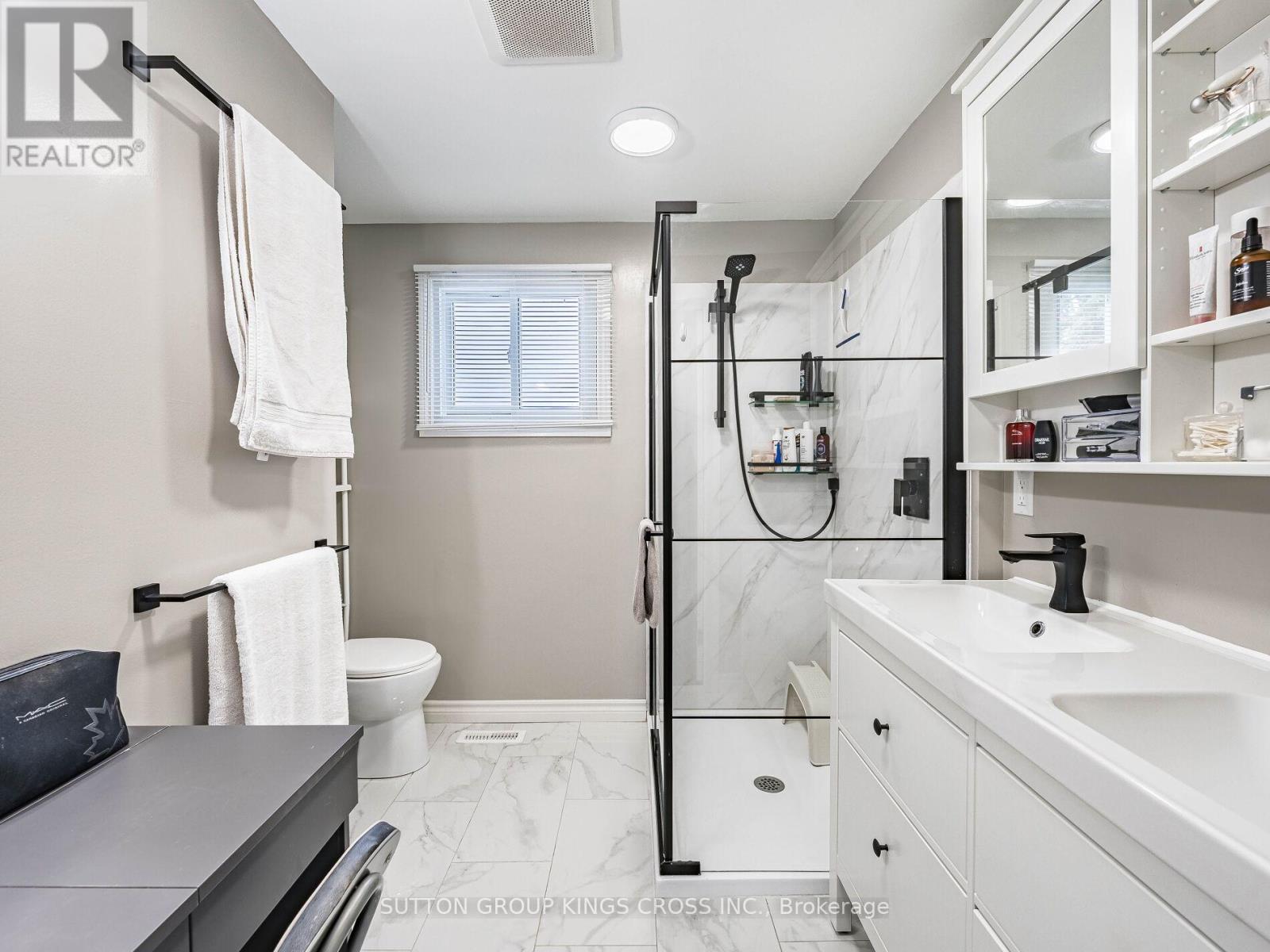11 Bellefield Crescent, Wellington North, ON - Indoor Photo Showing Bathroom
