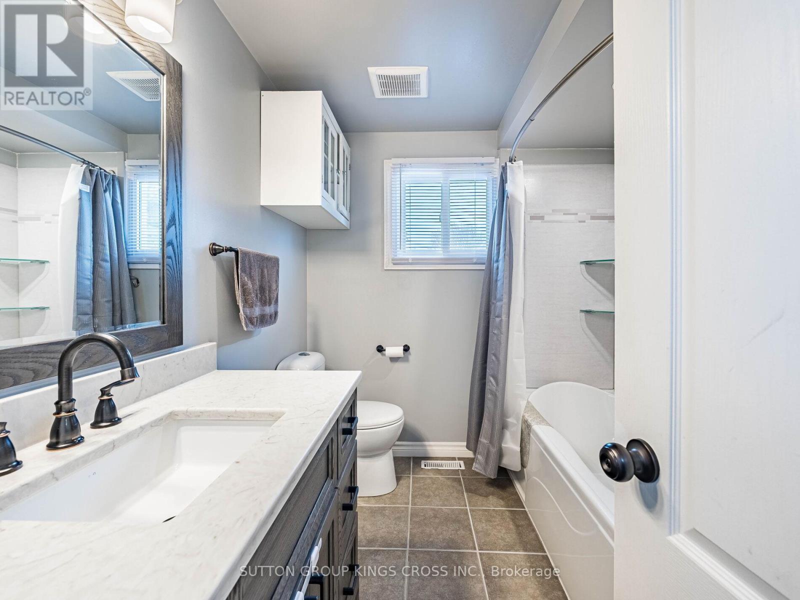 11 Bellefield Crescent, Wellington North, ON - Indoor Photo Showing Bathroom