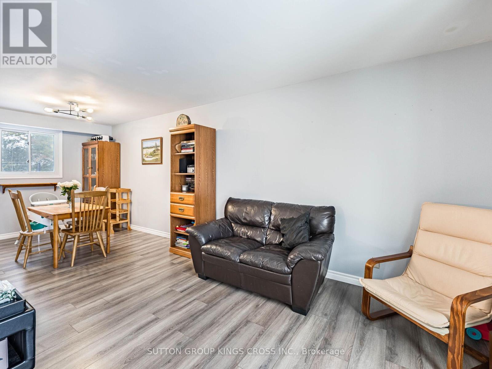 11 Bellefield Crescent, Wellington North, ON - Indoor Photo Showing Living Room