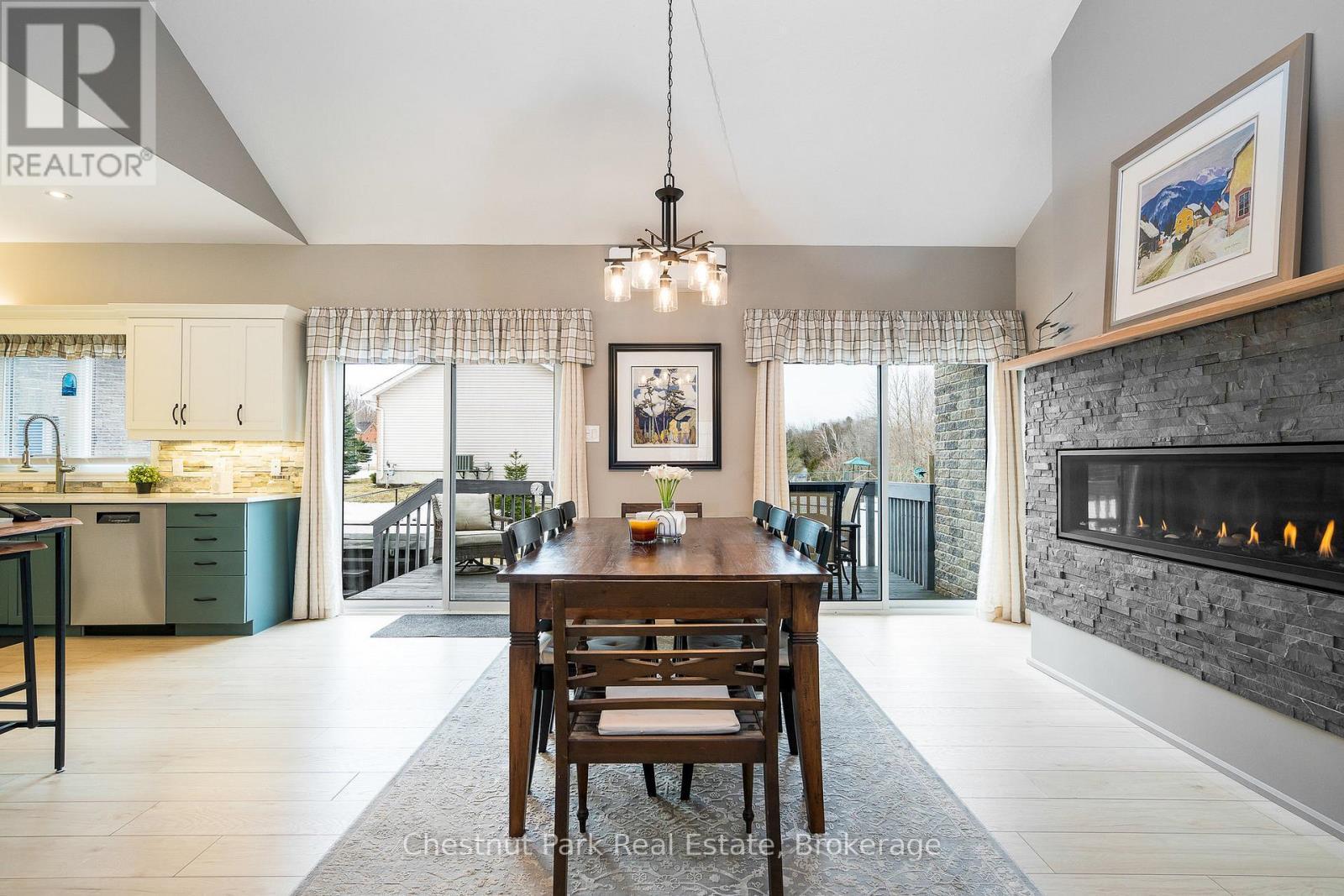 28 Boyd Crescent, Oro-Medonte (Moonstone), ON - Indoor Photo Showing Dining Room With Fireplace