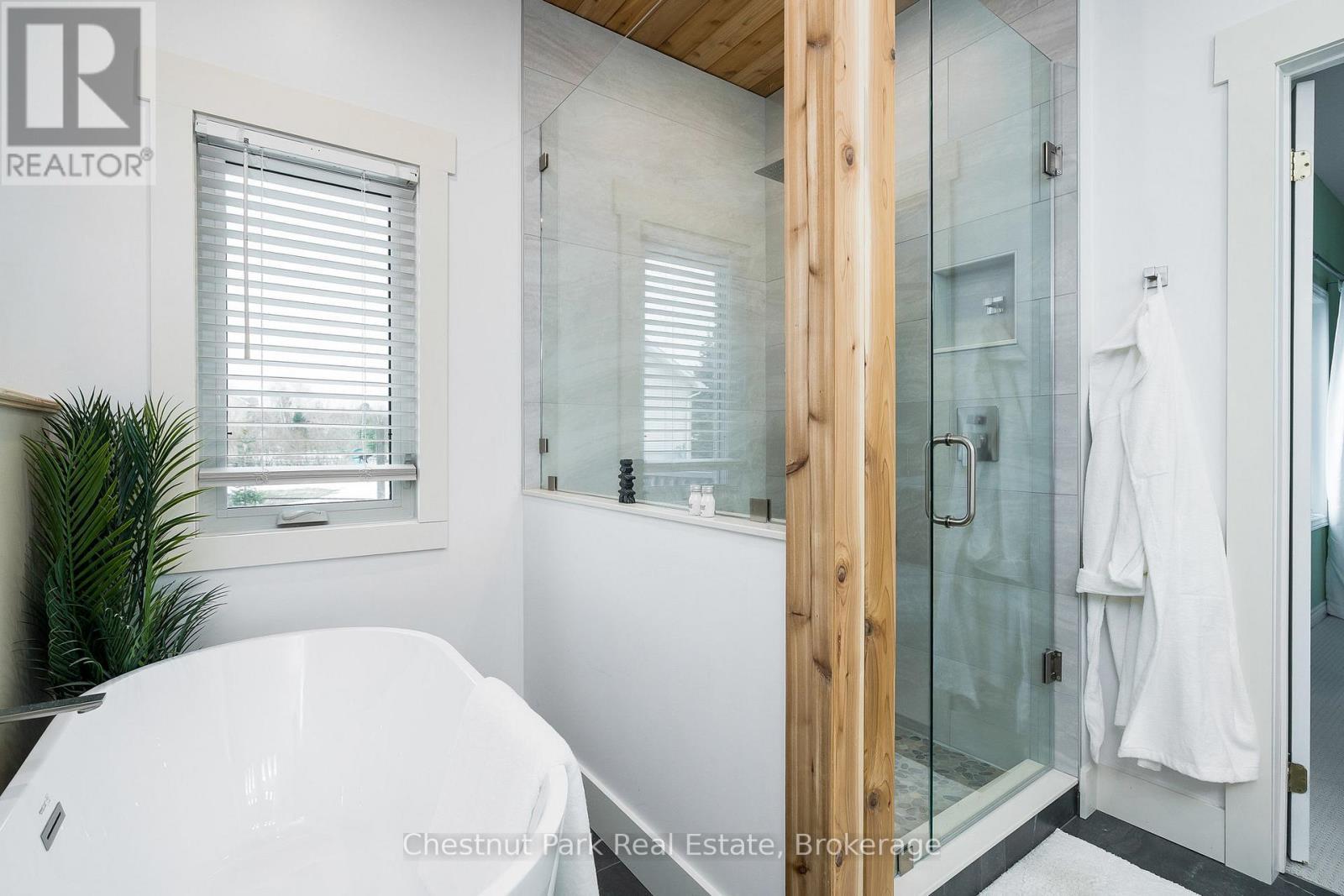 28 Boyd Crescent, Oro-Medonte (Moonstone), ON - Indoor Photo Showing Bathroom