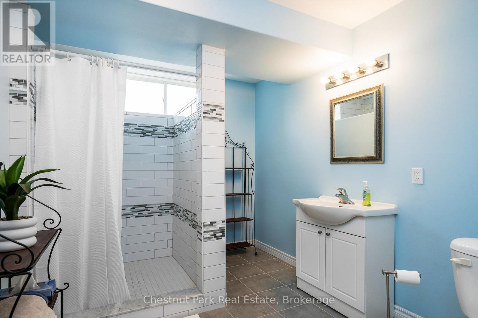 28 Boyd Crescent, Oro-Medonte (Moonstone), ON - Indoor Photo Showing Bathroom