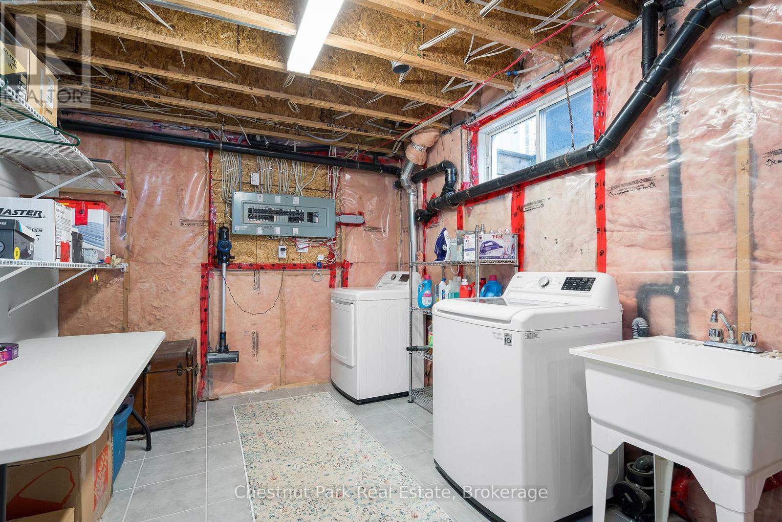 28 Boyd Crescent, Oro-Medonte (Moonstone), ON - Indoor Photo Showing Laundry Room