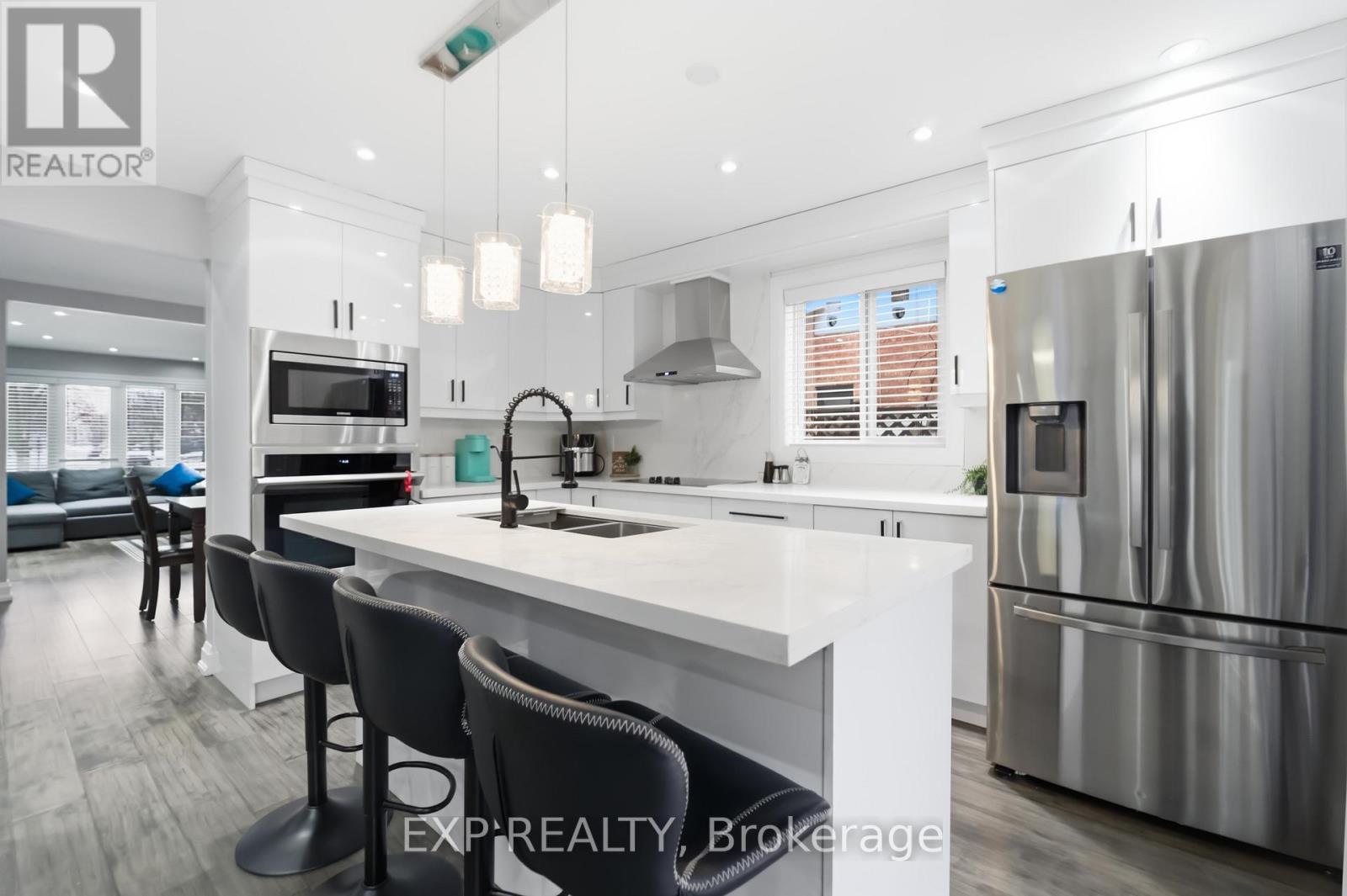41 Keefer Road, Thorold, ON - Indoor Photo Showing Kitchen With Double Sink With Upgraded Kitchen