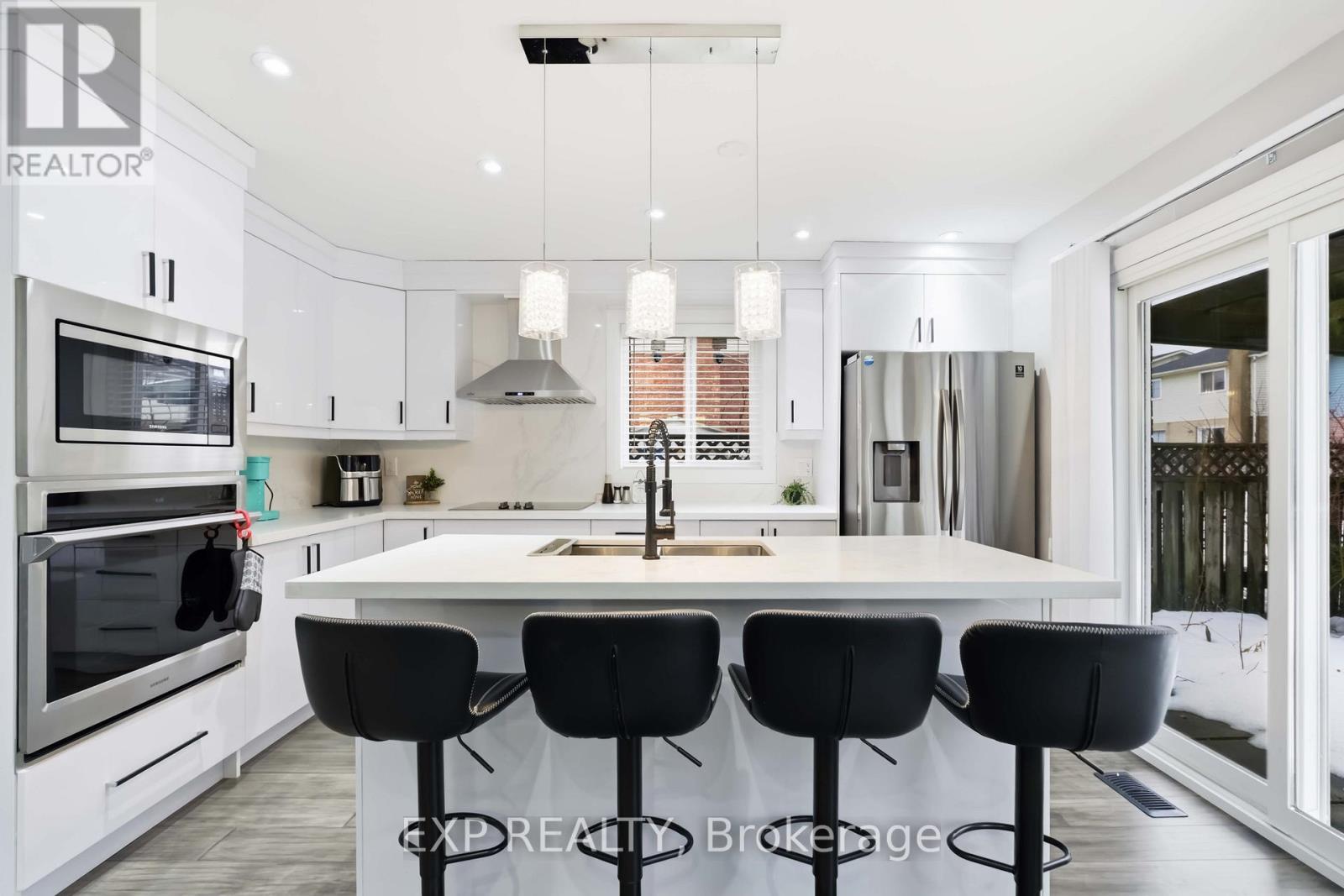 41 Keefer Road, Thorold, ON - Indoor Photo Showing Kitchen With Upgraded Kitchen