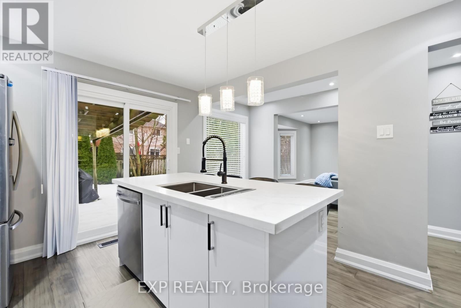 41 Keefer Road, Thorold, ON - Indoor Photo Showing Kitchen With Double Sink