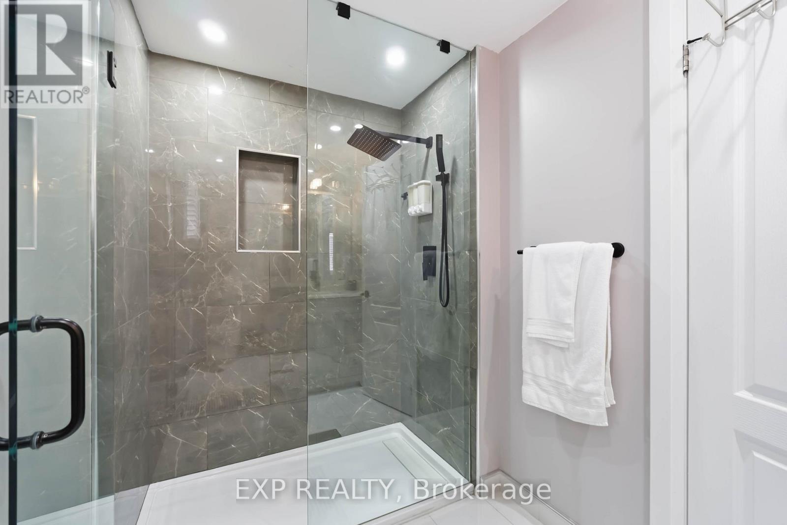 Master Ensuite - 41 Keefer Road, Thorold, ON - Indoor Photo Showing Bathroom