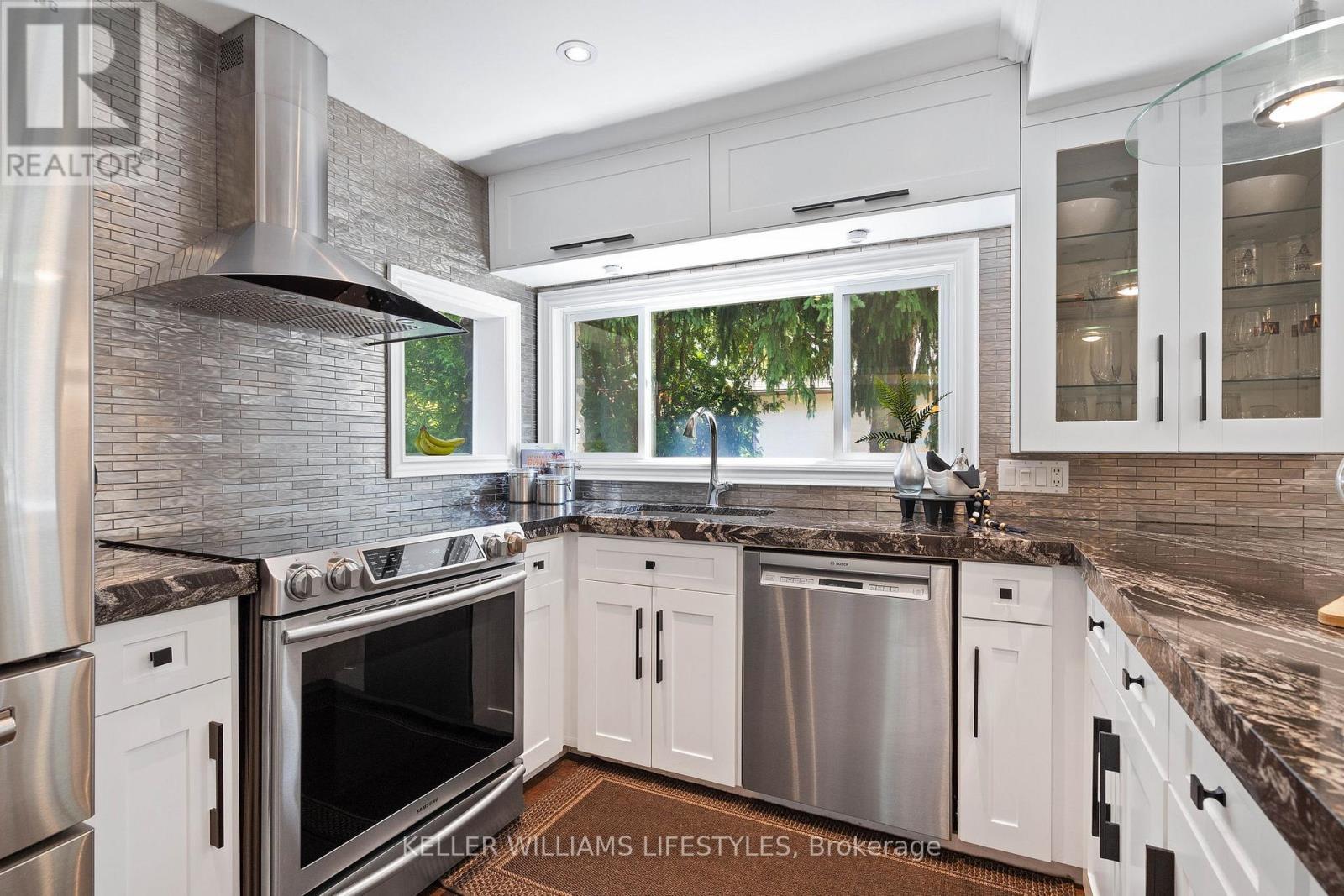515 Jarvis Street, London South (South C), ON - Indoor Photo Showing Kitchen With Upgraded Kitchen