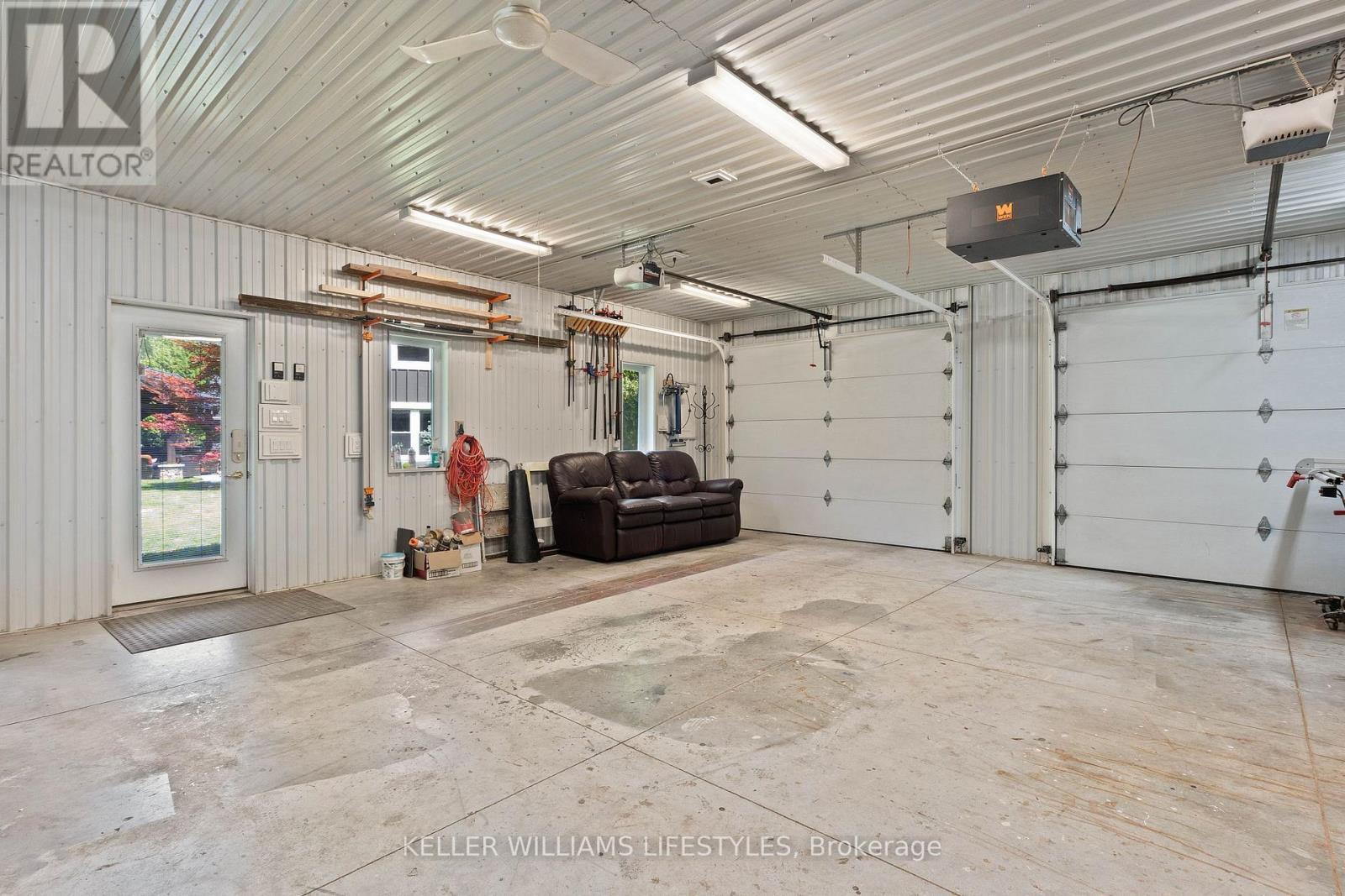 515 Jarvis Street, London South (South C), ON - Indoor Photo Showing Garage