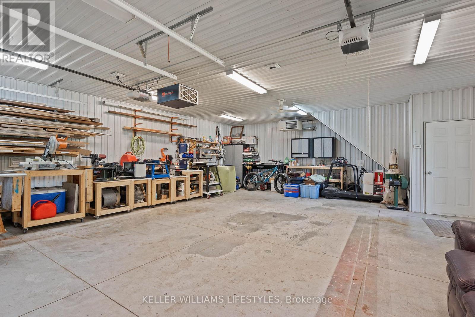 515 Jarvis Street, London South (South C), ON - Indoor Photo Showing Garage