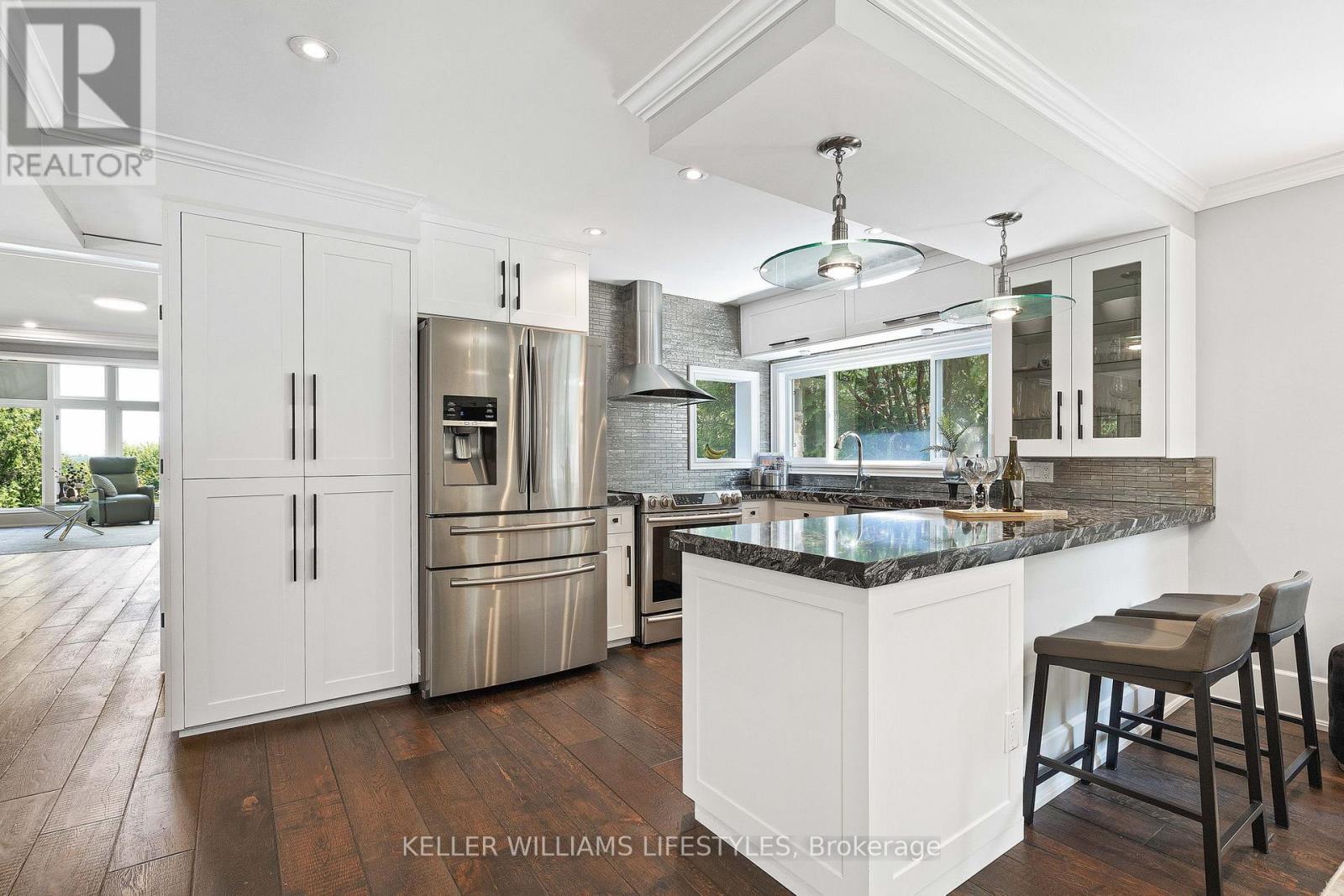 515 Jarvis Street, London South (South C), ON - Indoor Photo Showing Kitchen With Upgraded Kitchen