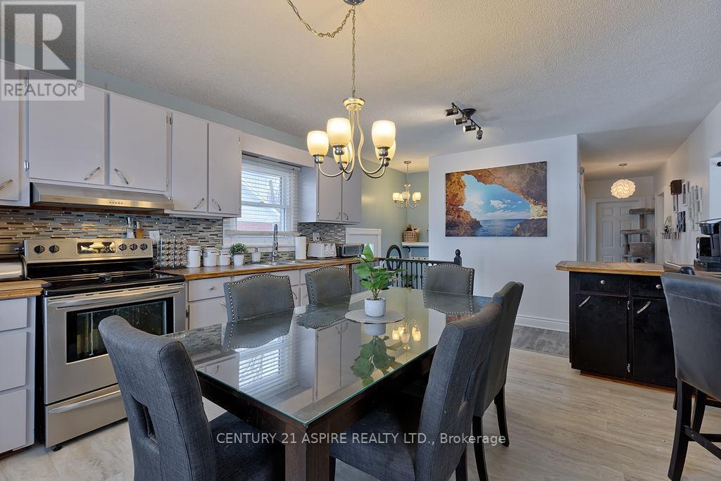 368 Bell Street, Pembroke, ON - Indoor Photo Showing Dining Room
