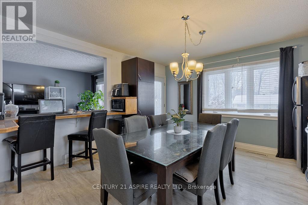 368 Bell Street, Pembroke, ON - Indoor Photo Showing Dining Room