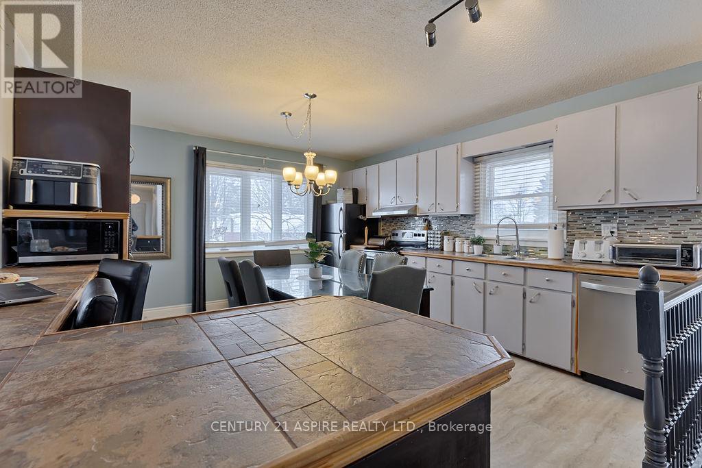 368 Bell Street, Pembroke, ON - Indoor Photo Showing Kitchen With Double Sink